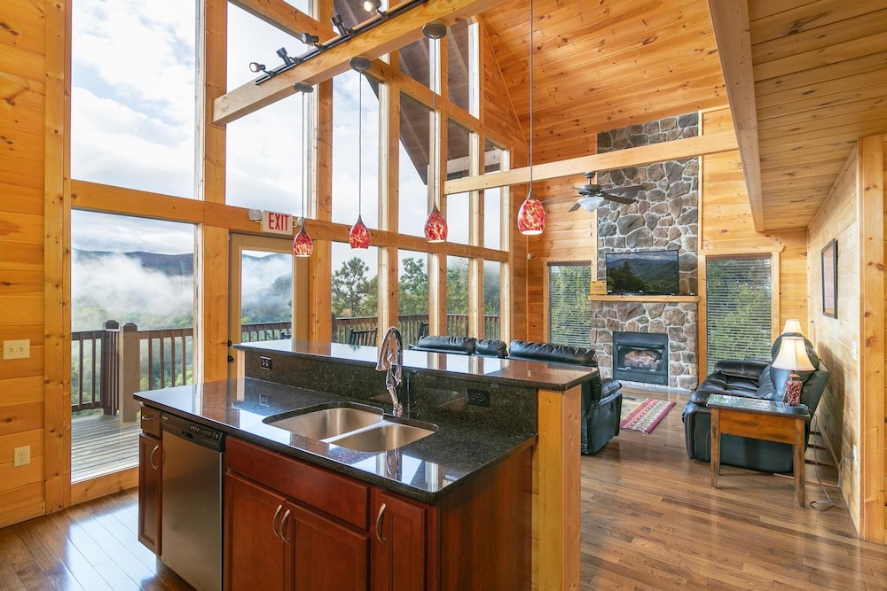 A Mountain Paradise - 3 Bedrooms, 3 Baths, Sleeps 8 Cabin by RedAwning
