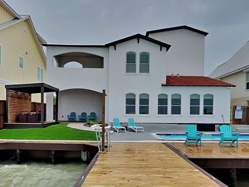 Casa Blanca by Miss Kitty’s