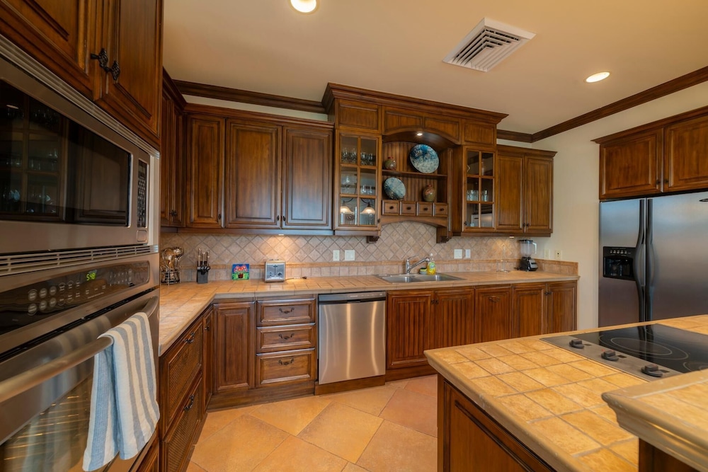 Montebello 2E 3bdrm 3bath Ocean View