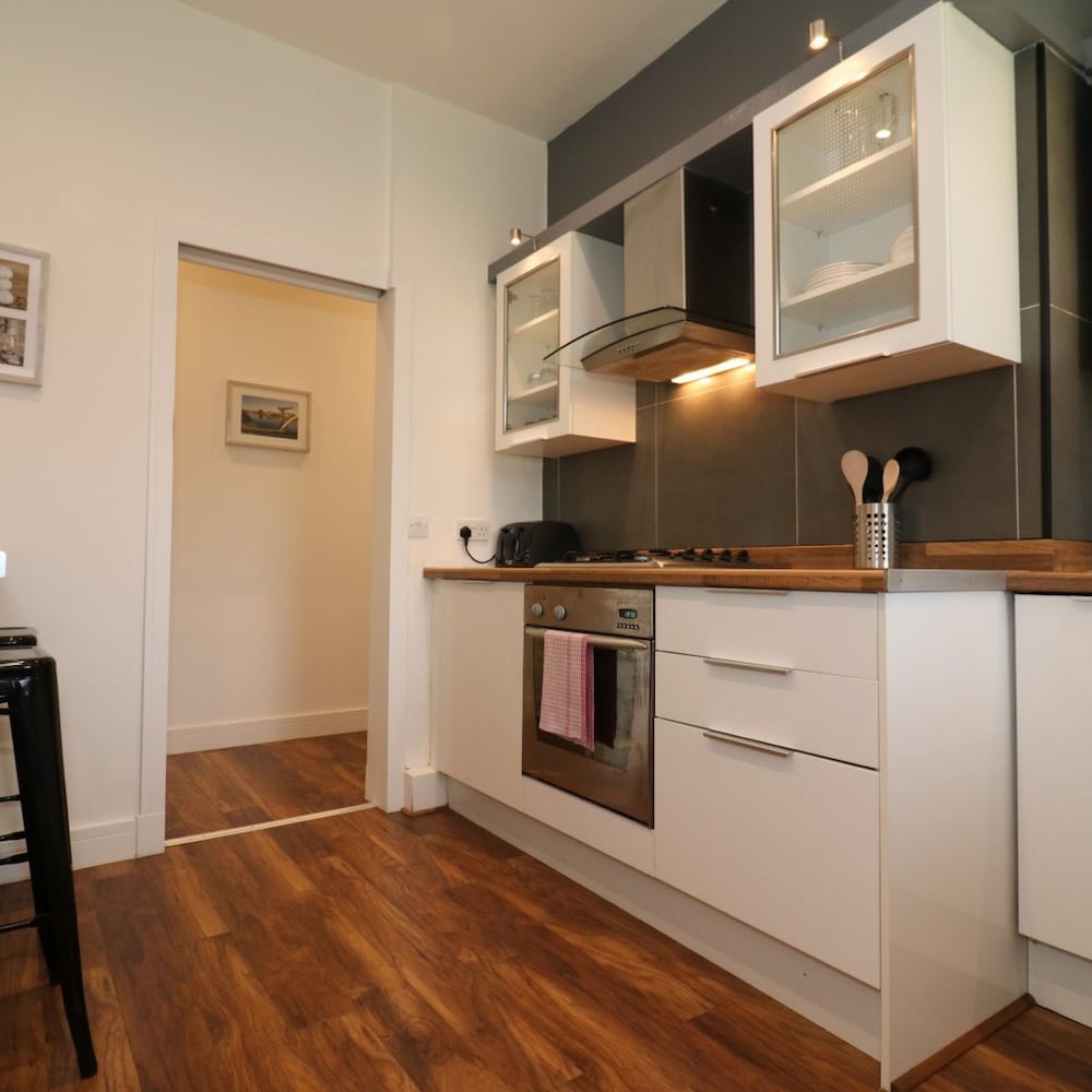 Railway Cottage - Maryhill