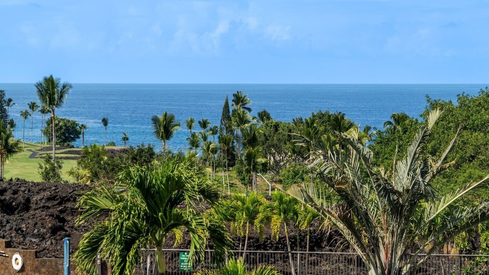 Updated Townhome Ocean View Private BBQ & Lanai - Vrkcv