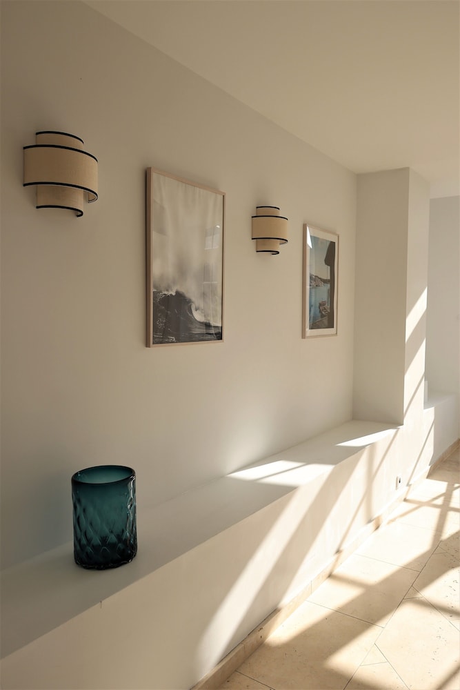 LES SUITES DU PORT by Le Saint Ferdinand