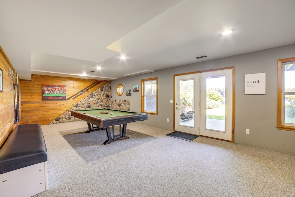 Live Large on Saddle Lake! Family Home w/ Dock