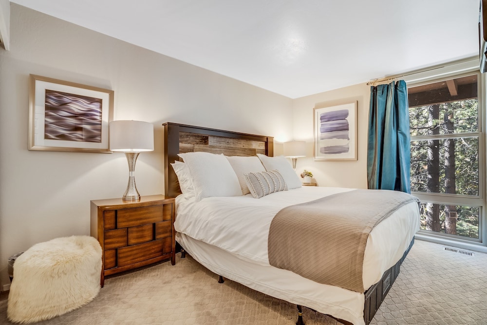 Pinegrove by Avantstay Beautiful Villas Condo Just Outside Tahoe City! - Property Image 16