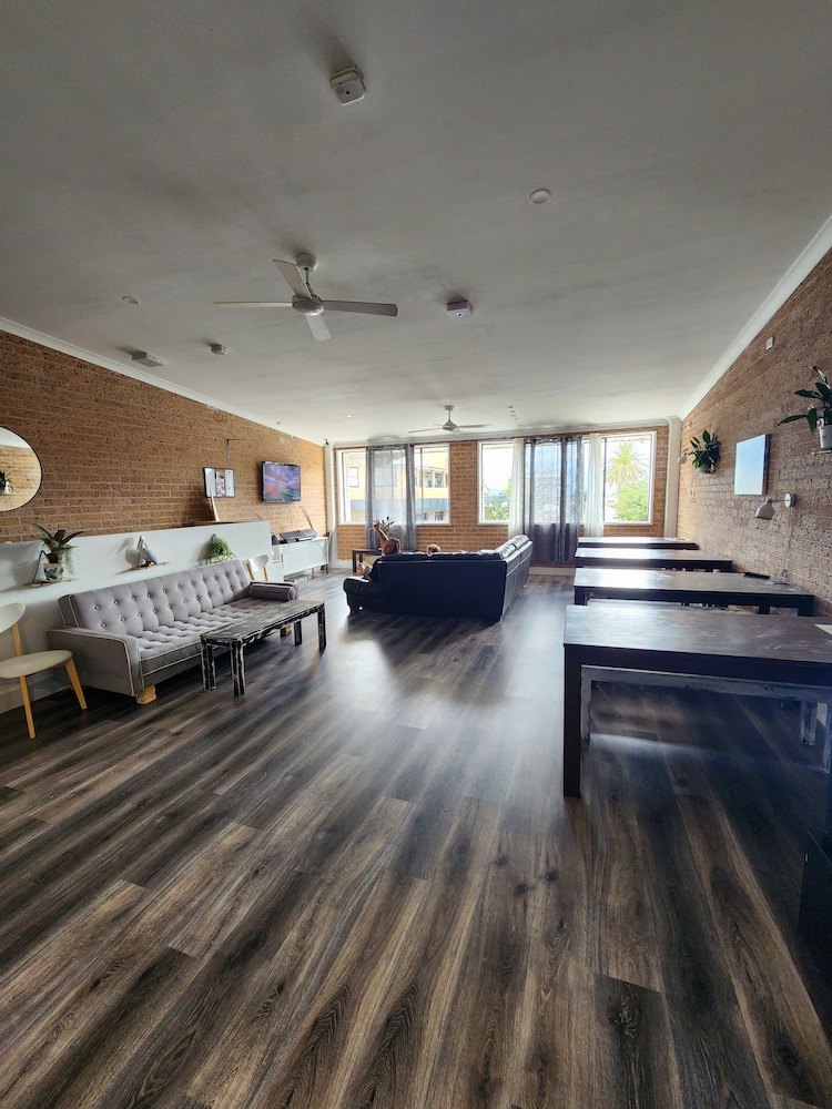 The Entrance Backpackers - Hostel