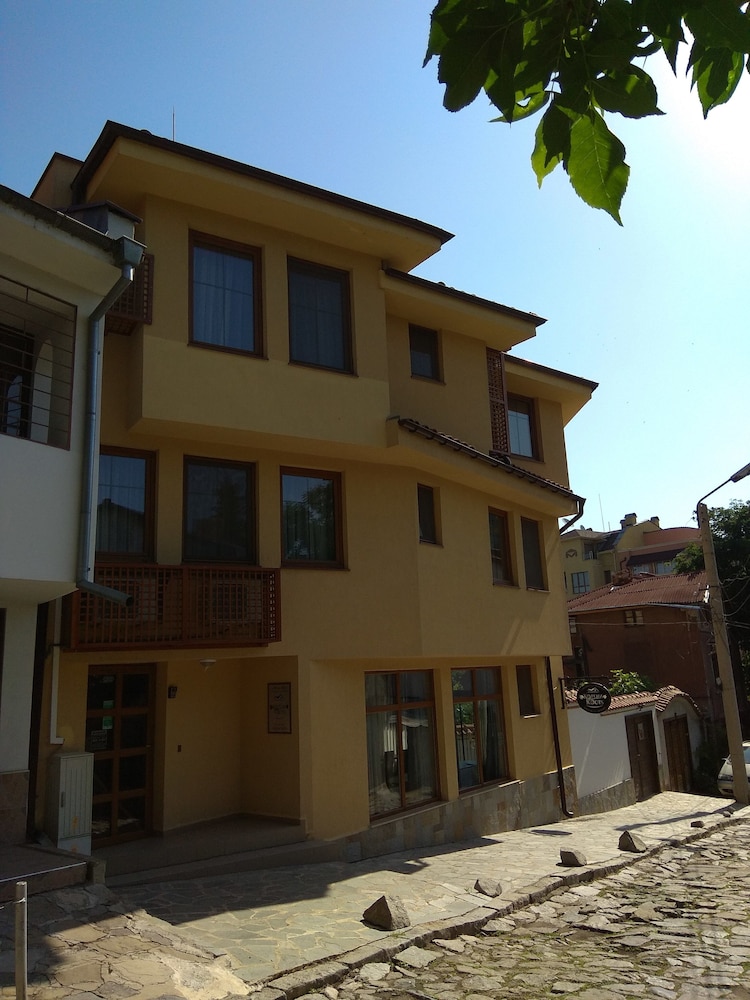 Hotel Roots Hotel & Wine Bar - Image 1