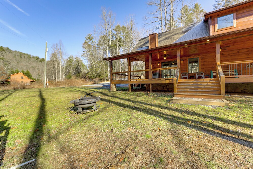 Riverfront Cabin w/ Mtn Views in Robbinsville