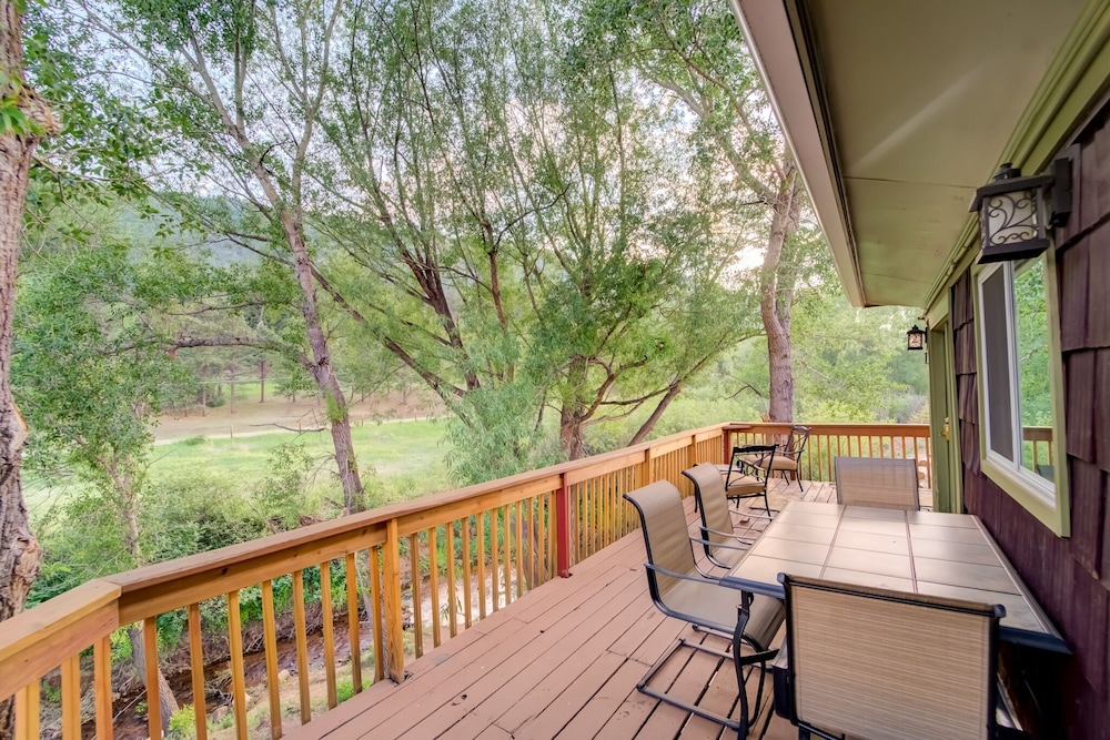 7 Bedroom on the Side of Pikes Peak on a Mountain Stream