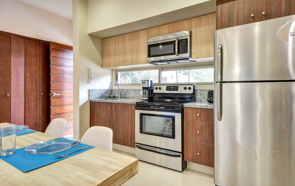 Anam 1 bedroom apartment with balcony sleeps 3