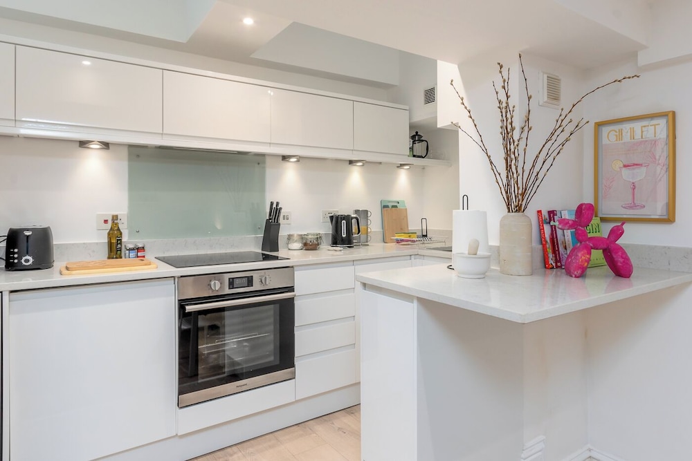 Elegant Townhouse&Basement in Leamington