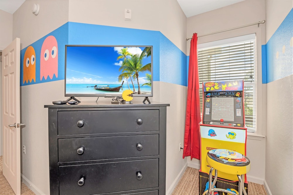 3BR Condo - Hot Tub Games Pool - Near Disney