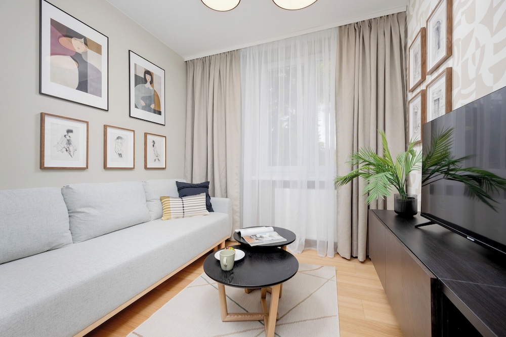 Bałuckiego Apartment Warsaw by Renters view 4