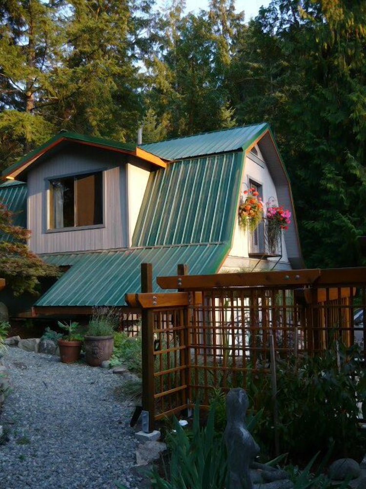 Hotel Salt Spring Carriage House B&B