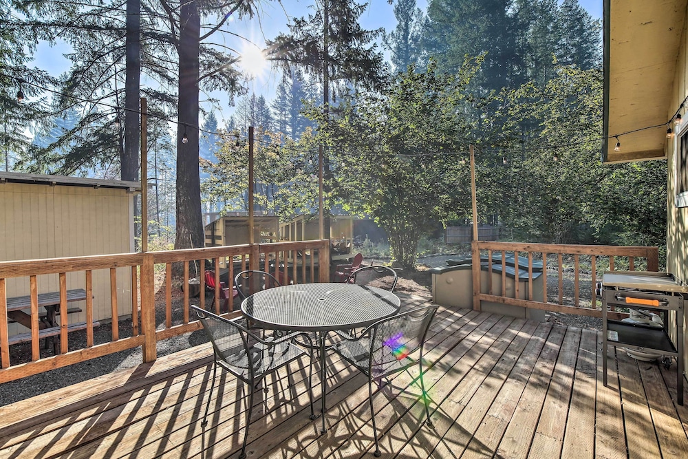 'wandering Elk' Cabin Retreat w/ Golf Access! view 4