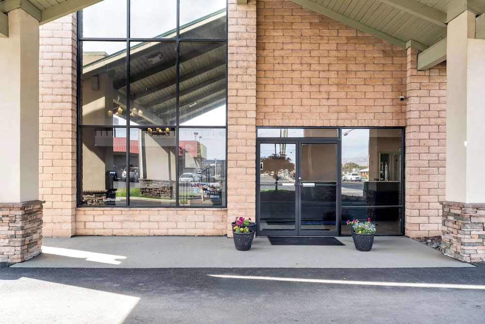 Americas Best Value Inn Yakima view 3
