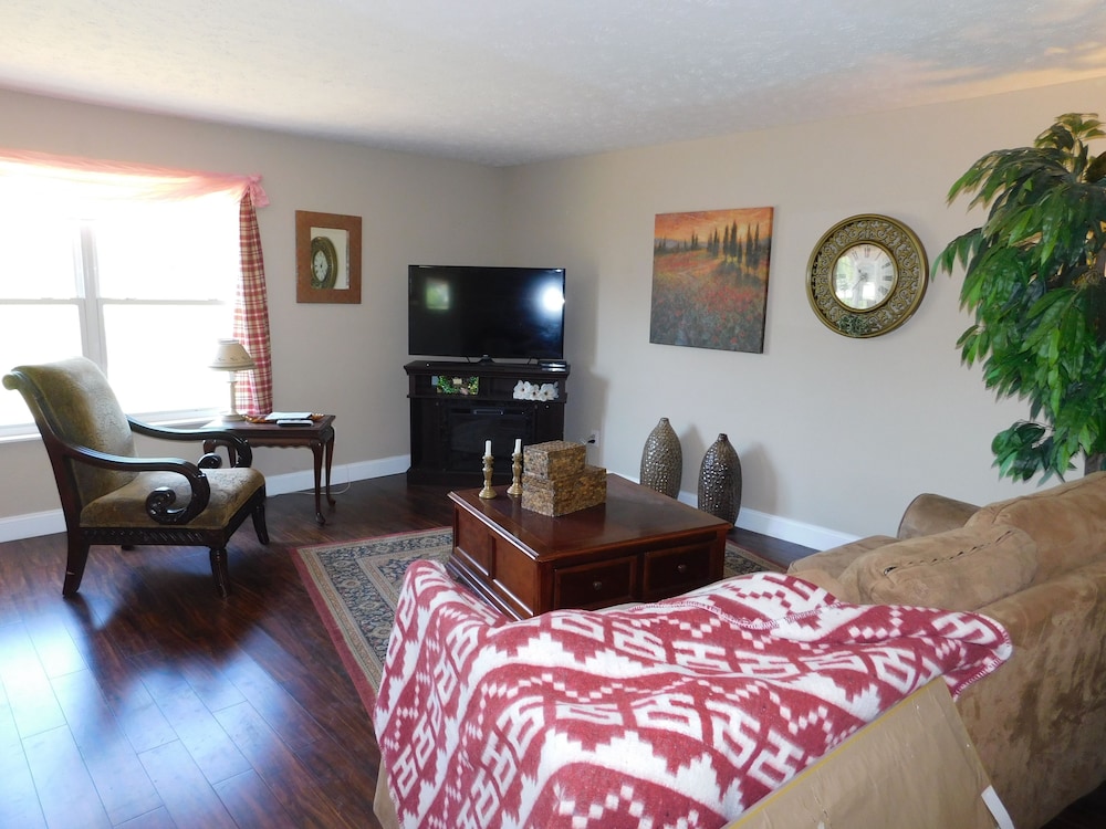 Evonne's Sharing House - Property Image 2