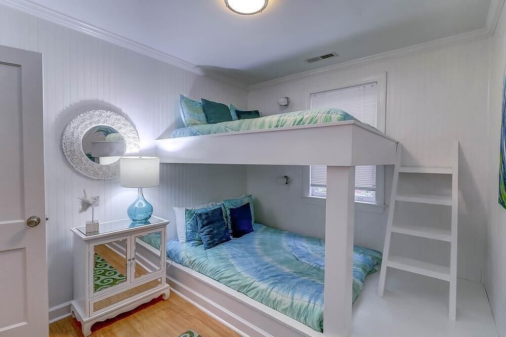 Charleston Vacations - 705 Carolina Boulevard - Property Image 5