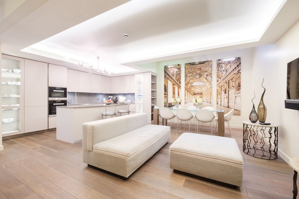 Luxury Home with 3 Bed 2 Bath in London