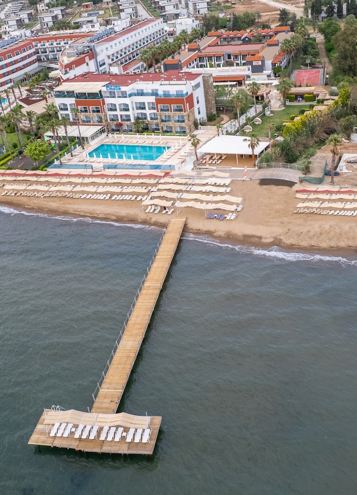 Tiana Beach Tatil Köyü - Her Şey Dahil - Image 38