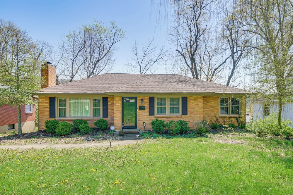 4 Mi to Churchill Downs: Updated Retreat w/ Deck!
