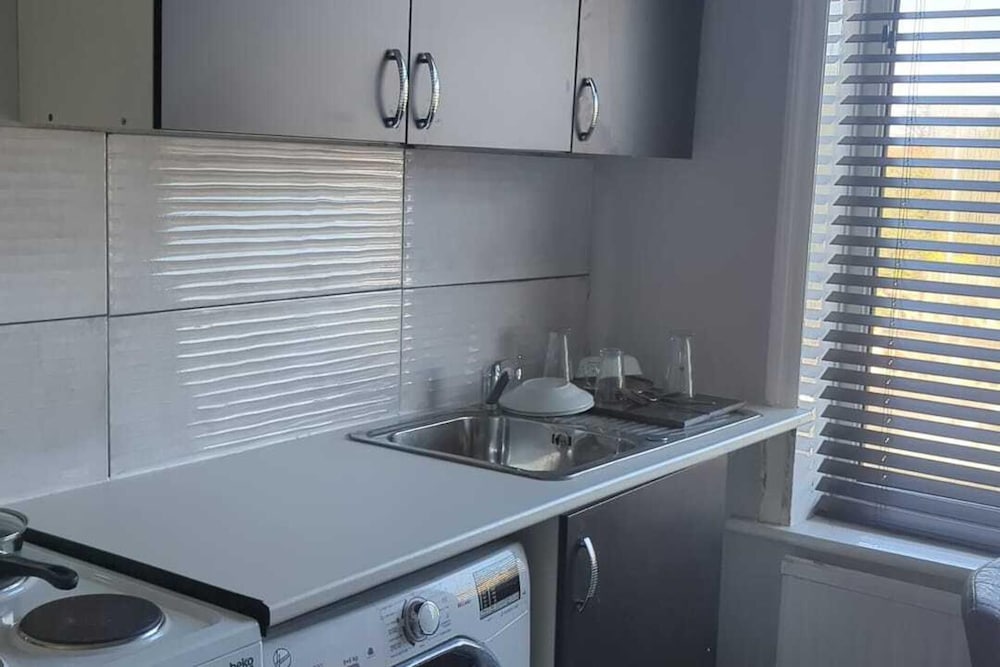 2 Bed-sleeps 3-free Parking-5 Min To Beach