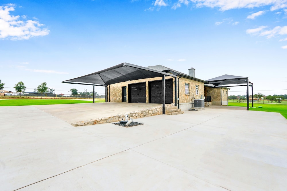 6A Ranch Luxury Meets Country!