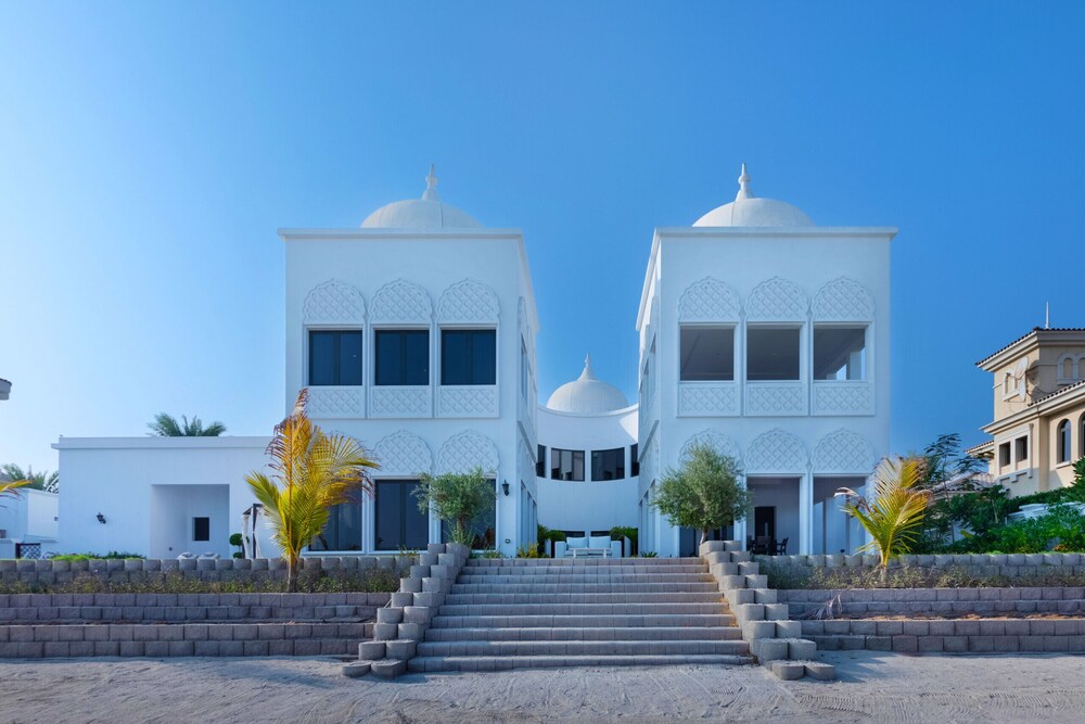 Beachfront Signature Villa - Mint Stay