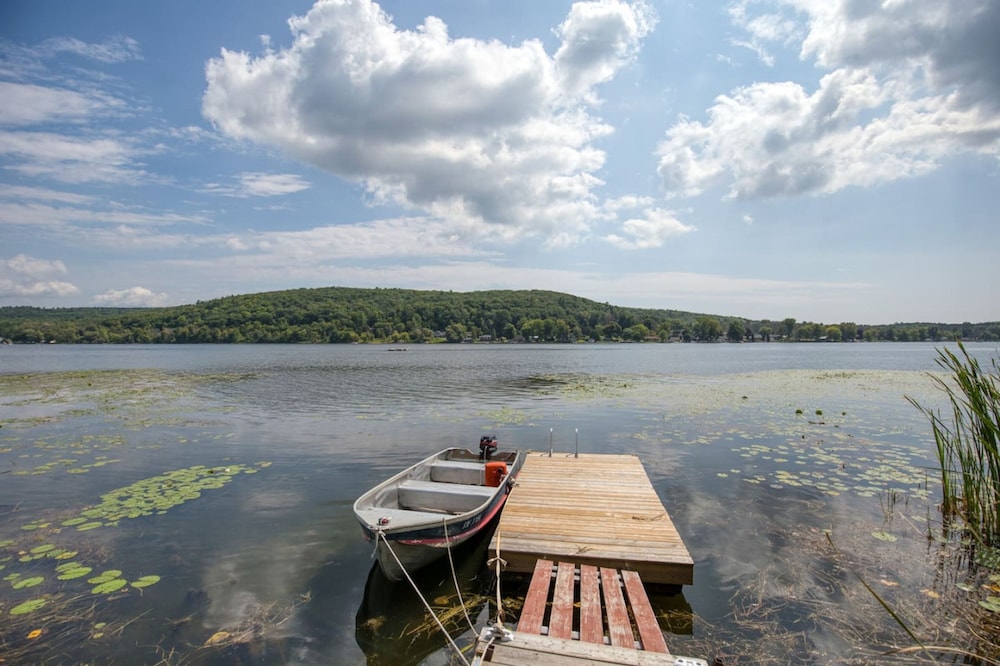 Waterfront Cottage w Swim Spa BBQ Close to Skiing