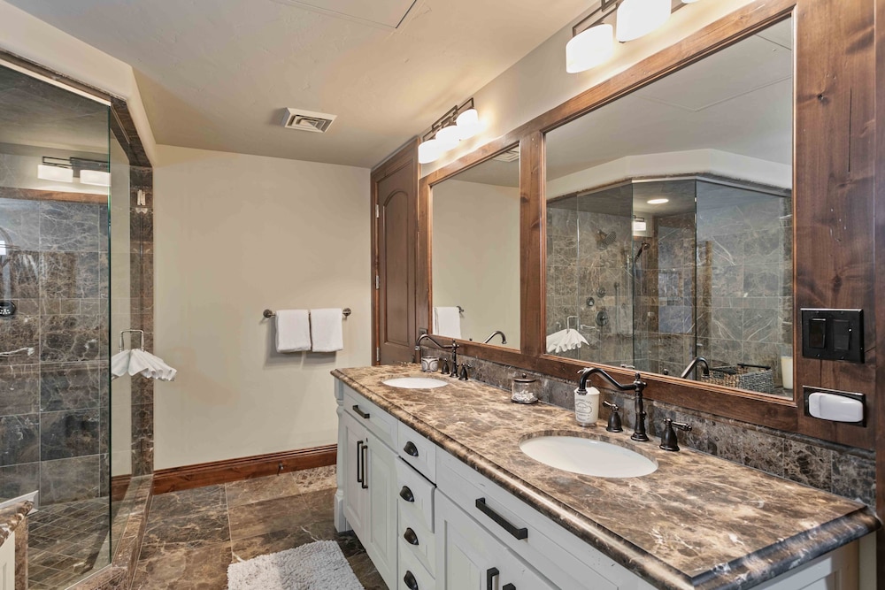 407 - Four Bedroom Silver Strike 4 Condo