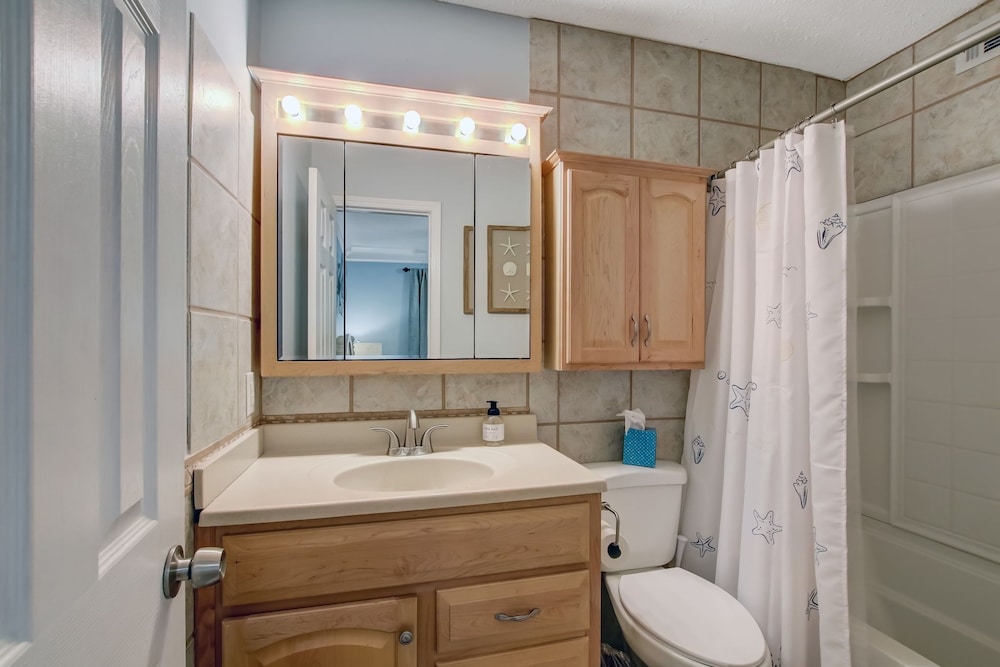 Amelia Landings 9f 2 Bedroom Condo