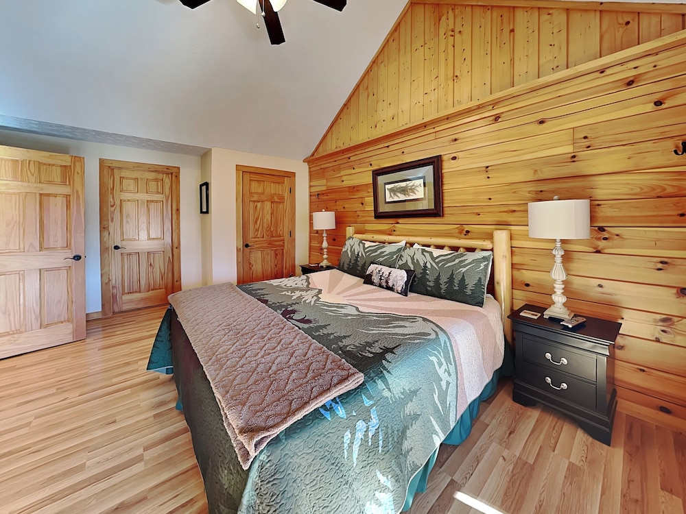 Smoky Bear Hideaway by Jackson Mountain Rentals