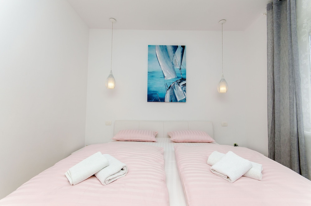 Split Vacations - Apartment and Room Columbo - Property Image 1