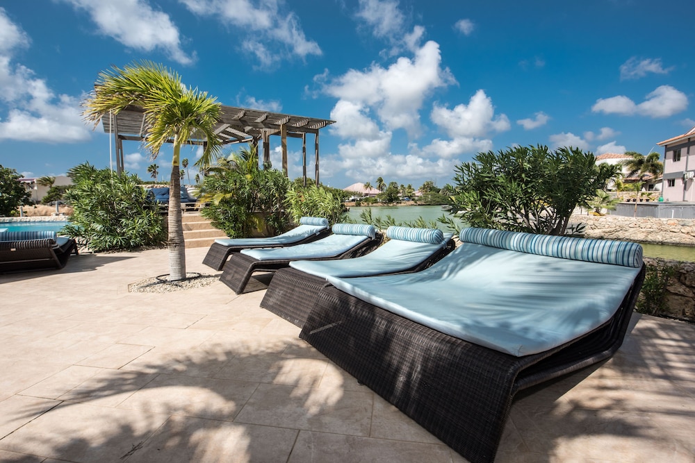 Bella Breeze Resort