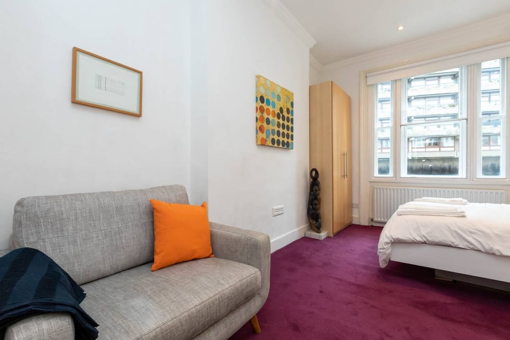 2 Bedroom 2 Bathroom Victorian Maisonette in Barbican