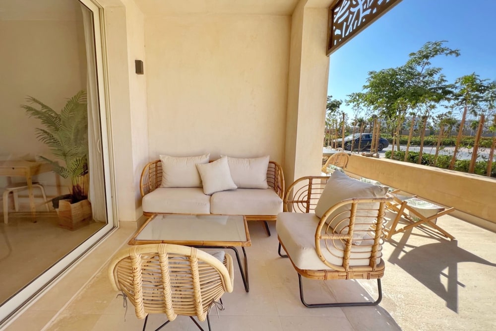 Xuru Stays I Sparky & Summery 2 BDR @ Mangroovy Free Beach & Pool Access