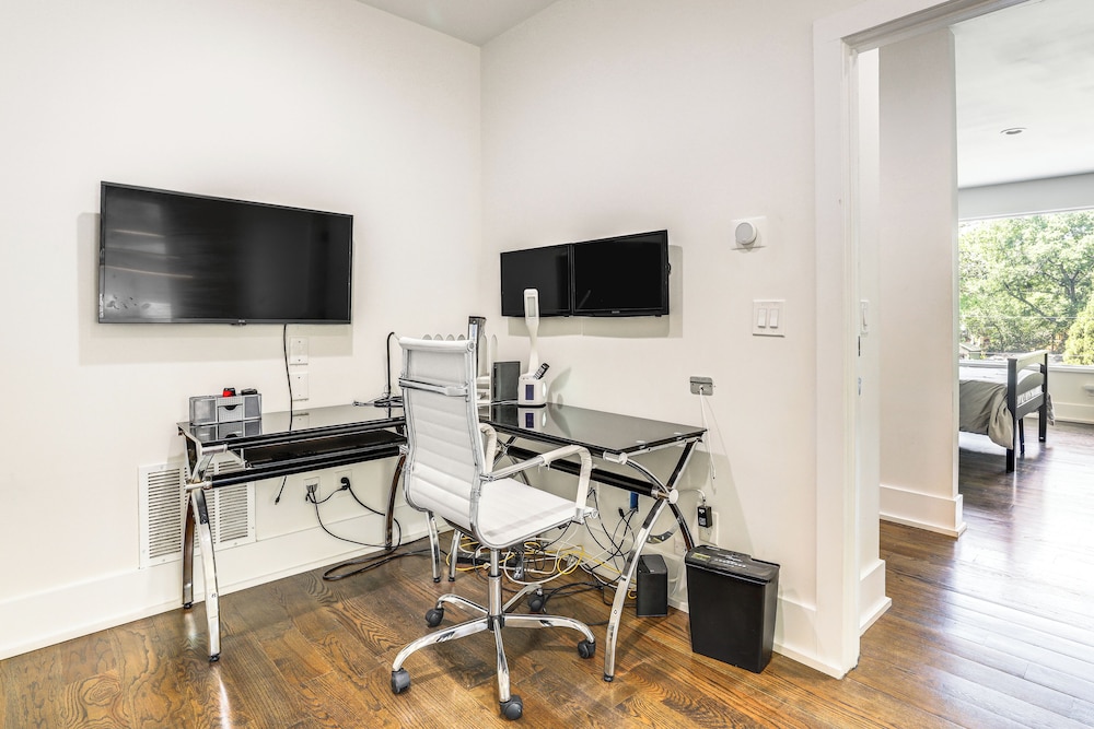 Luxe Buckhead Retreat 6 Mi to Dtwn Atlanta