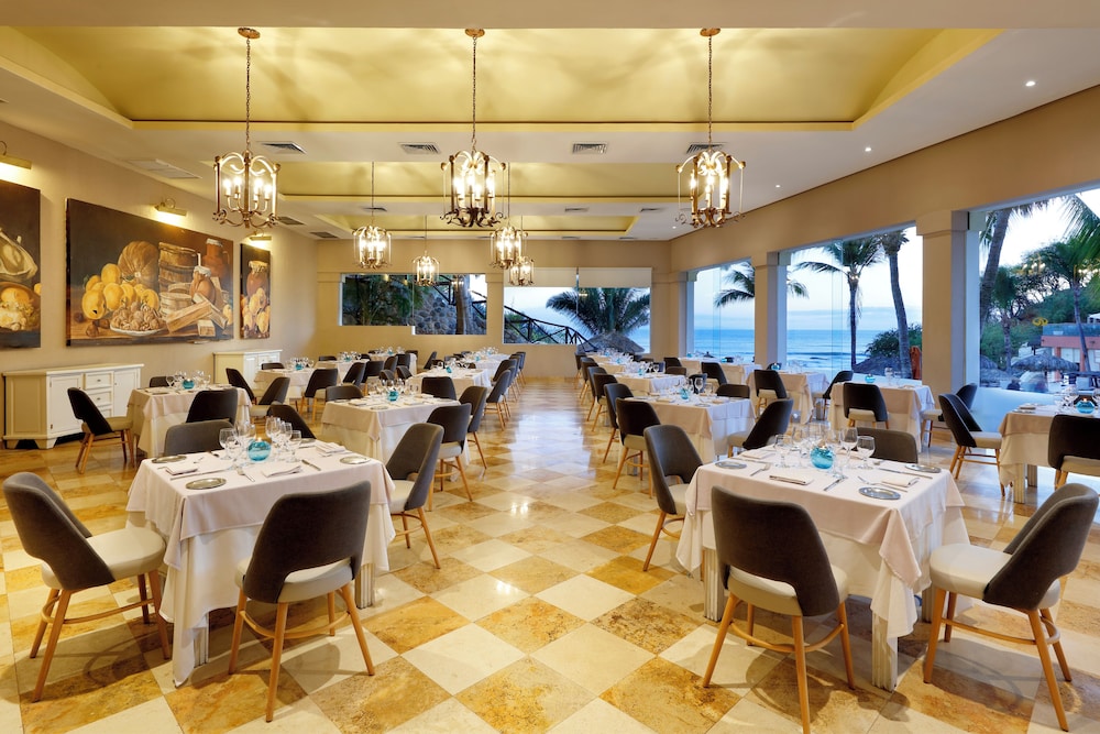 Family Selection at Grand Palladium Vallarta Resort  Spa - All Inclusive - Property Image 2