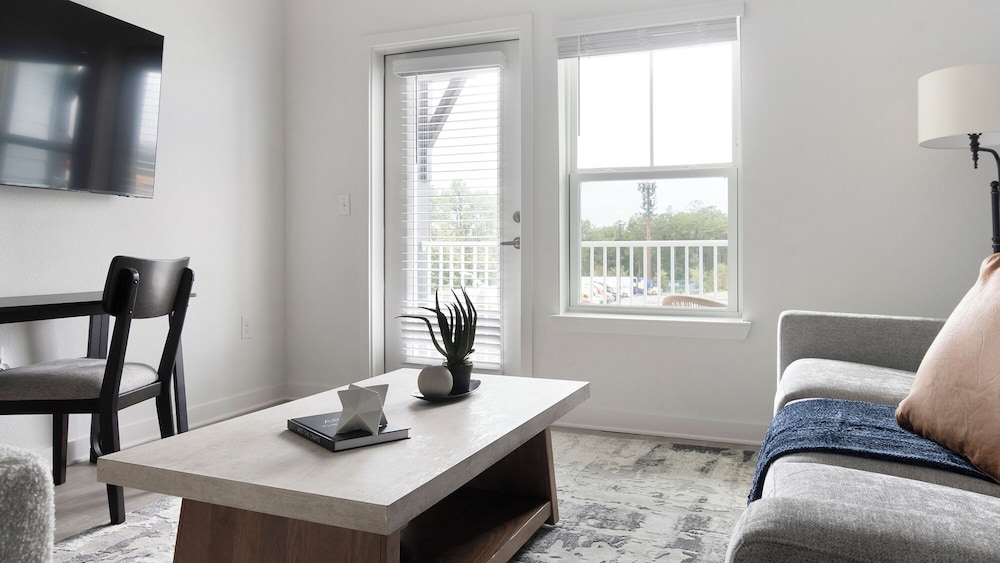 Landing Apartments near JAX
