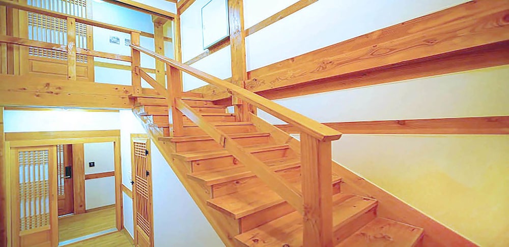 Lee Ga Hanok