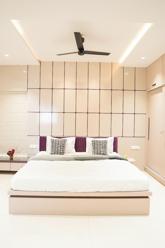 Aurelia Apartment By Red Olive 4bhk 30min Hitech