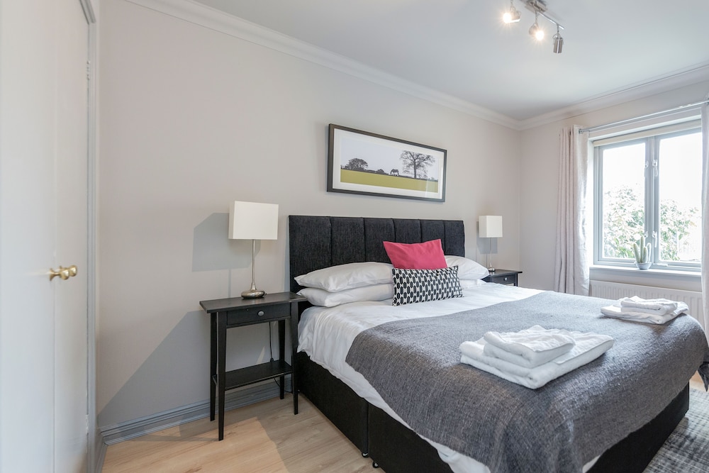Hoxton 2 Bed Apartment by BaseToGo