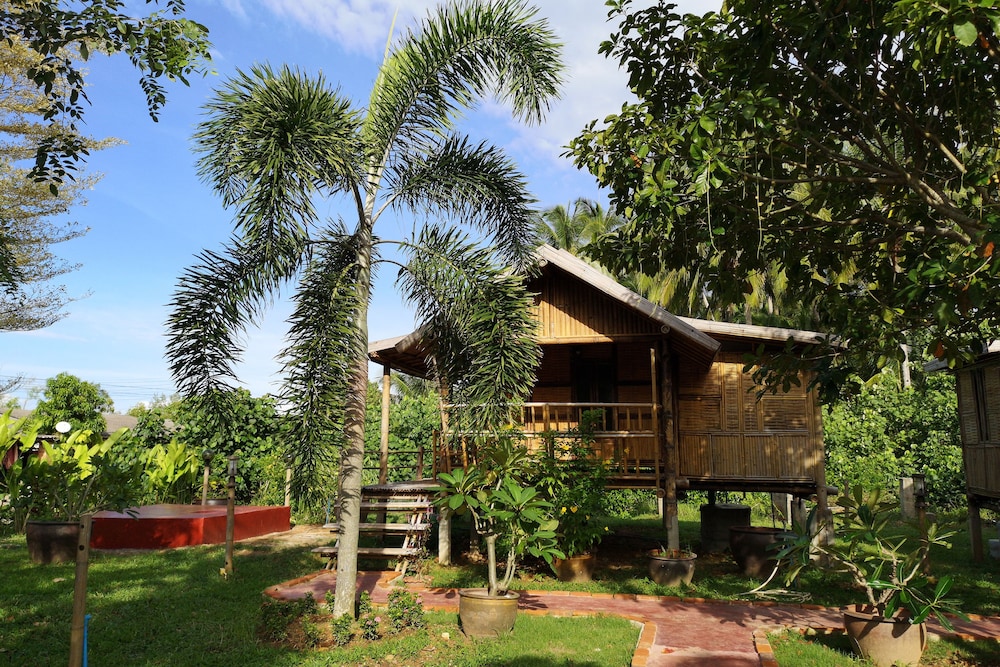 Tonmai Suites