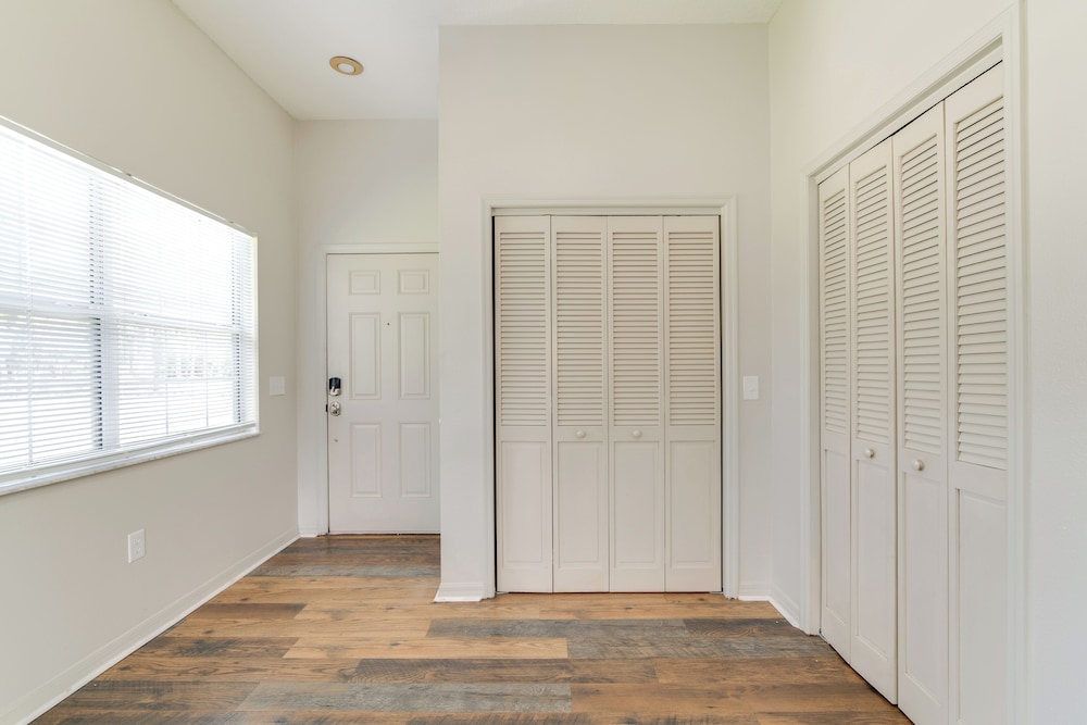Explore Dtwn Crystal River: Walkable Duplex Unit