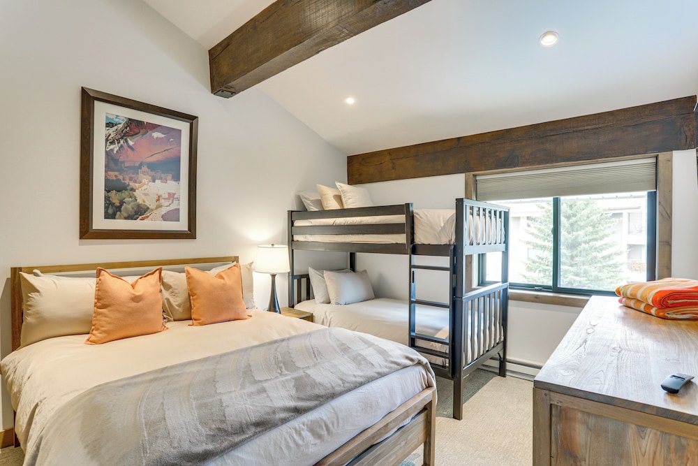 Sauna & Ski Shuttle Access: Mtn-view Condo in Avon