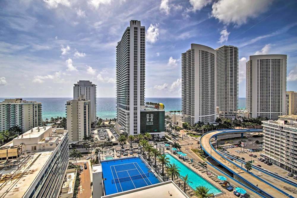 Luxurious Hollywood Escape w/ Upscale Amenities!