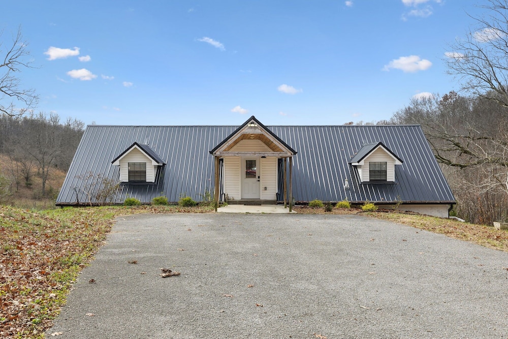 Fox Haven Retreat-modern Cabin-acres of Priv Land