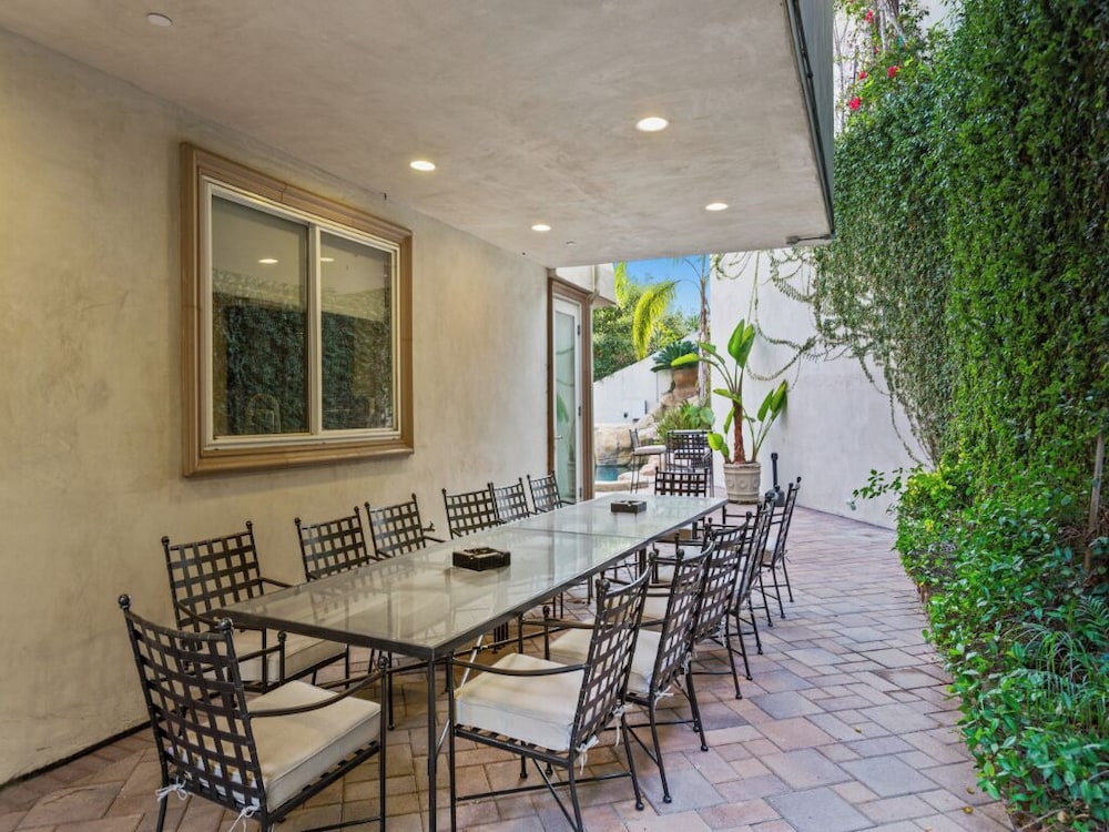 Robmar Mansion - Beverly Hills Mediterranean Estate With Pool & Sport Court