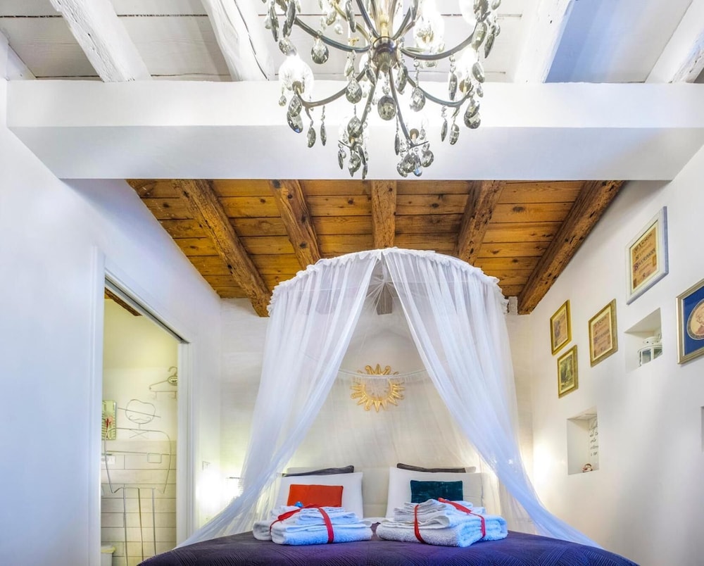 Abbraccio di Romeo e Giulietta photo 5