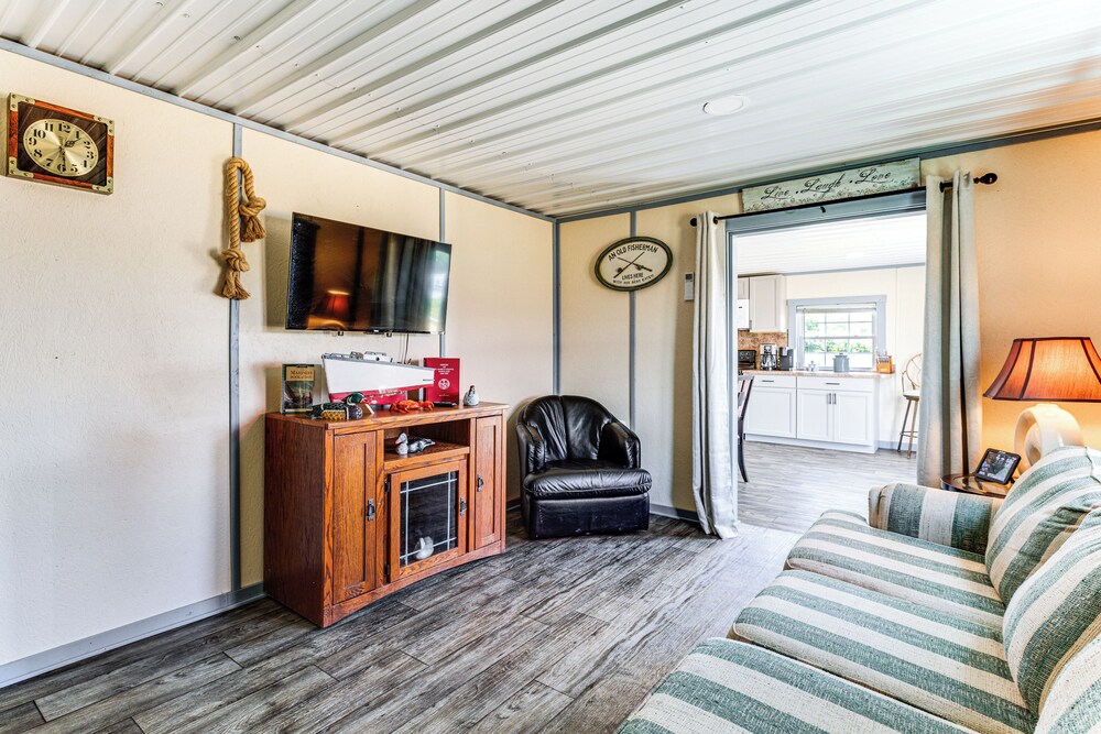 Dock Access: Waterfront Cottage in Avenue!