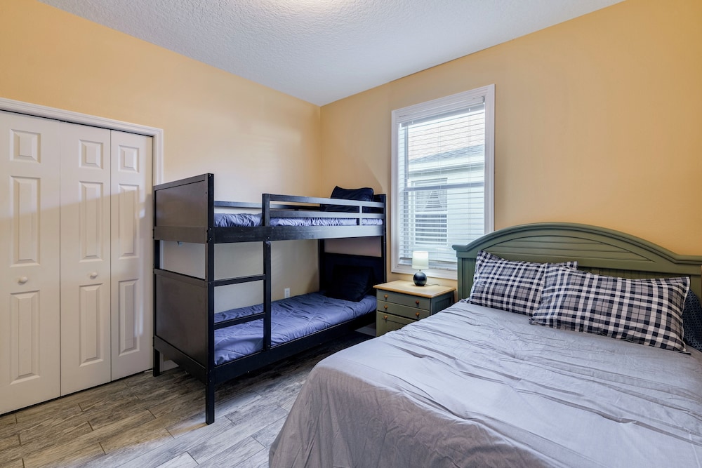 Lake Access & Lanai: Haines City Family Home!